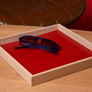 fond amovible plateau carré bois aspect cuir rouge